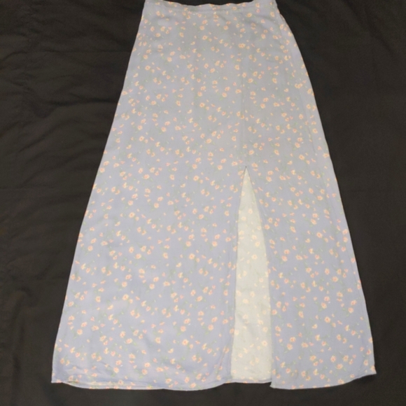 American Eagle Floral Pale Lavender Maxi Skirt With Slit Women's Size Medium - Picture 3 of 6